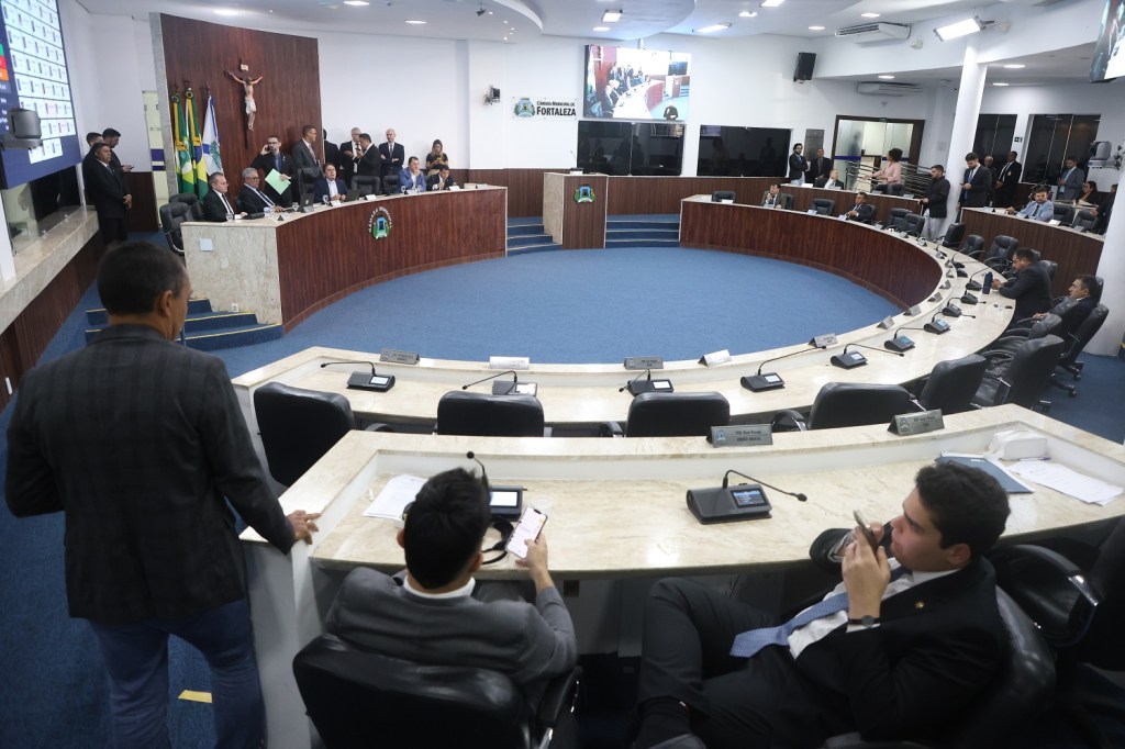 Câmara de Fortaleza Repudia Decisão Judicial que Soltou Réu Confesso de Abuso Sexual e Aprova Mudanças no Código&nbsp;Tributário